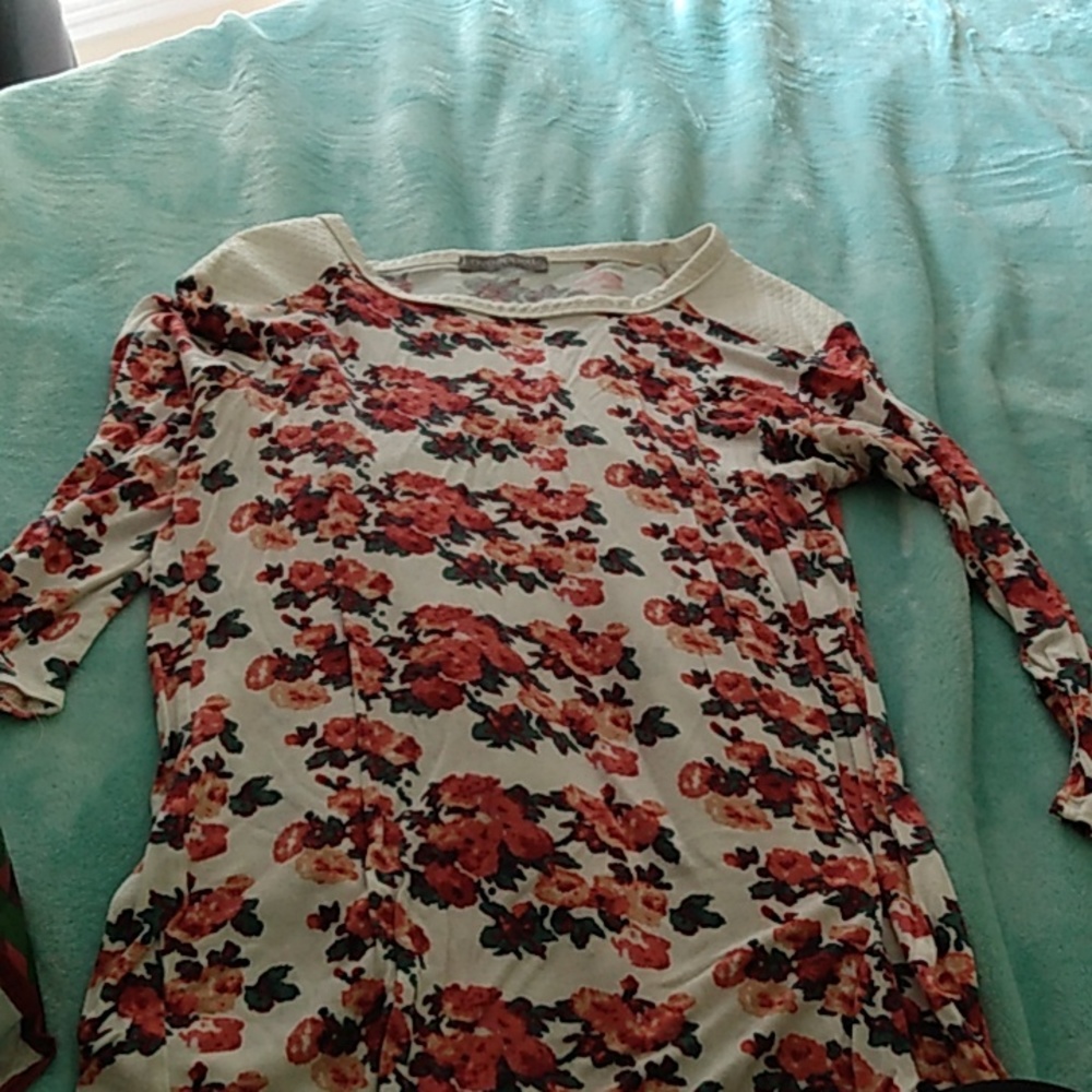 Loveappella, long sleeve tee, floral pattern, size L